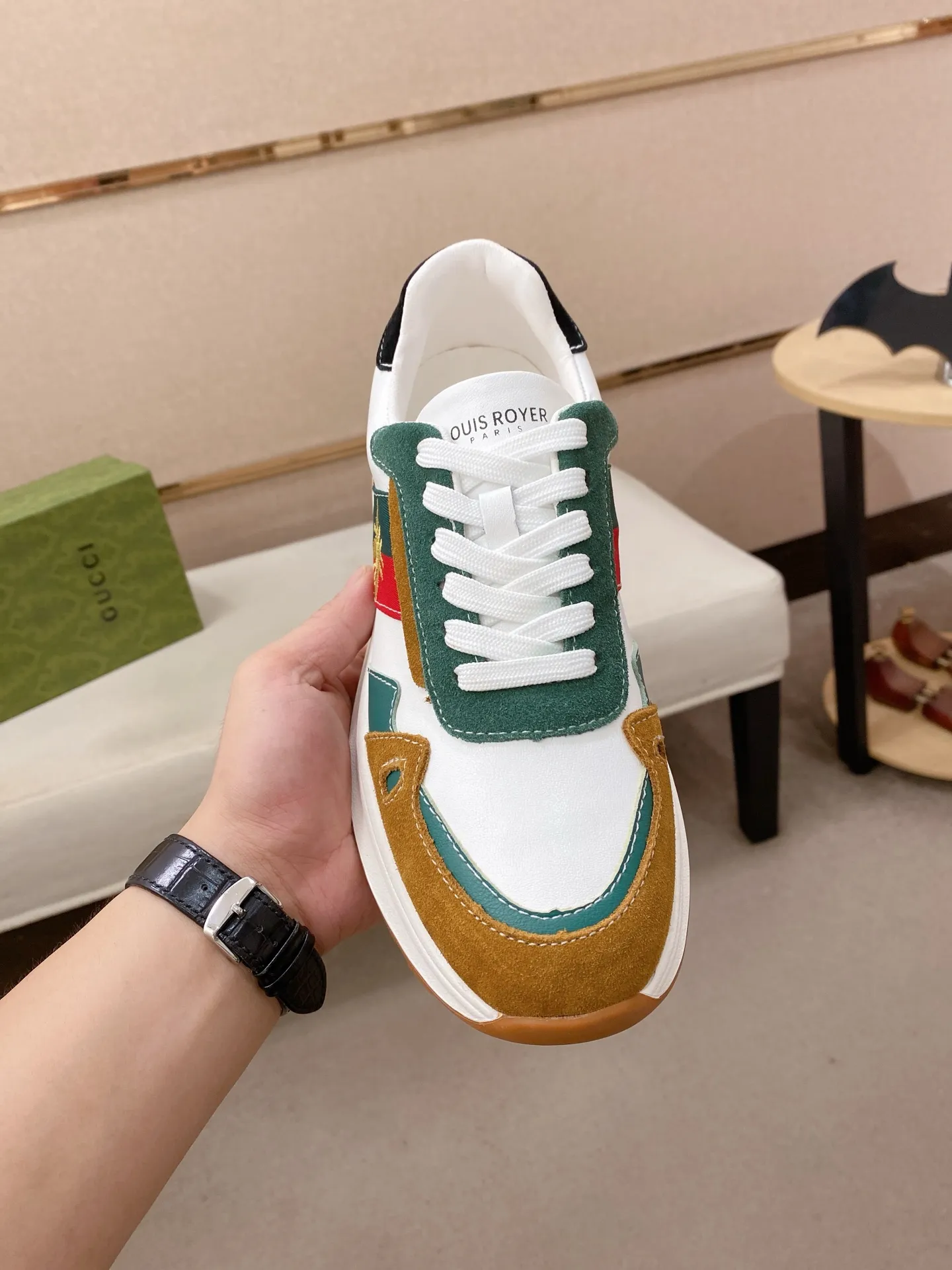 Men's shoes 💰 420💰🇮🇹🇮🇹GUCCI (Gucci) top 🔍🔍 new models are on sale at the same time, uppers 🇮🇹 imported first-layer cowhide from Italy. Fully imported genuine leather lining💪💪, completely 1⃣️ to 1⃣️🇮🇹💪💪, ⚠Sole: Original sole provided by the original factory, exclusive movable molded sole super comfortable, ⚠Original factory single goods, 🔍🔍high quality, you can come in and out at will, welcome to compare⚠. Code number:38-44